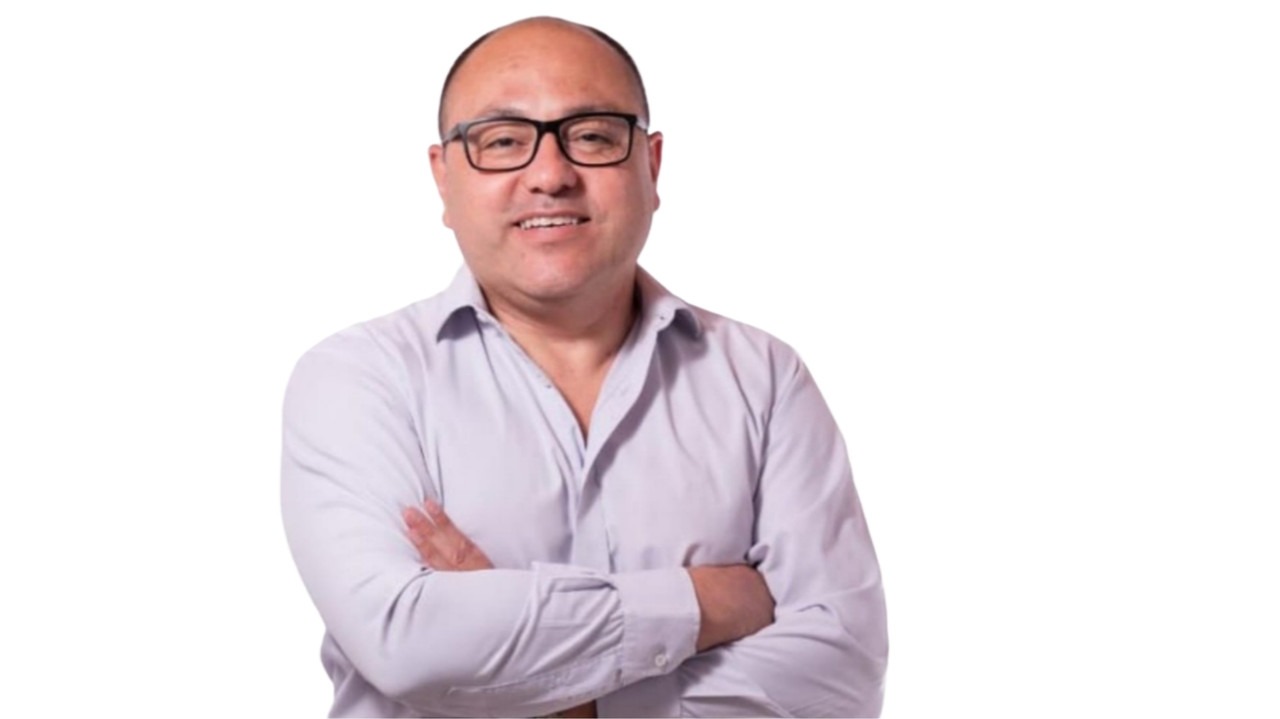 Diego González rompe el molde: "El PJ está secuestrado por una secta y Alberto Rodríguez Saá actúa como un pai"