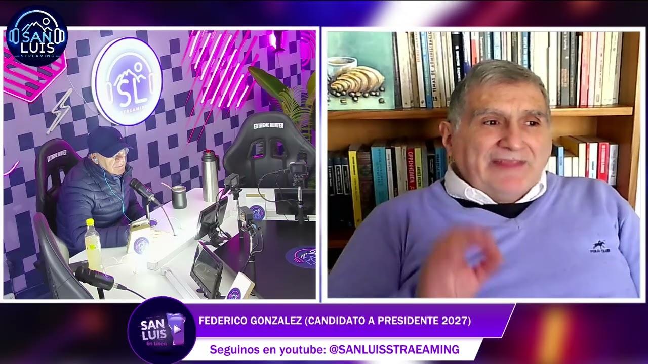 Federico González brindando una entrevista sobre política y desarrollo nacional