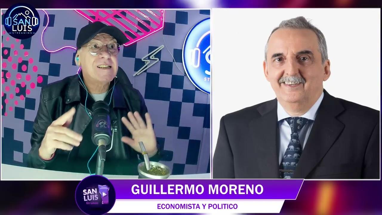 Guillermo Moreno gesticulando mientras analiza la situación política y económica en la entrevista.